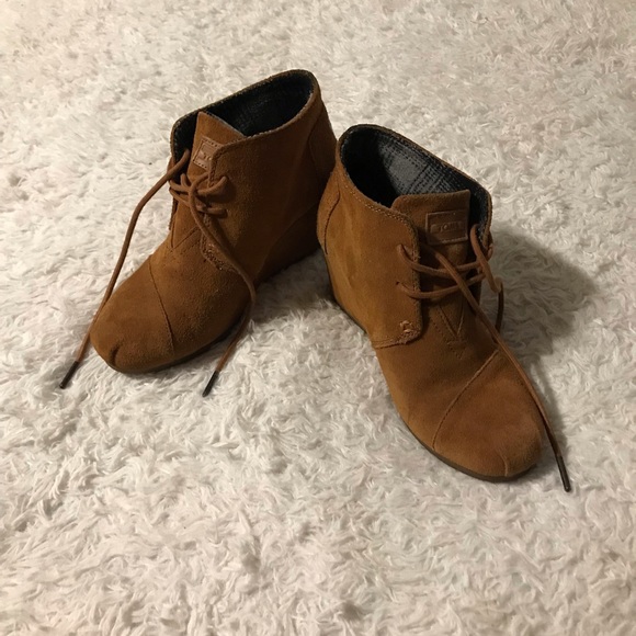 TOMS Suede Wedge Shoes 6 - Picture 2 of 12